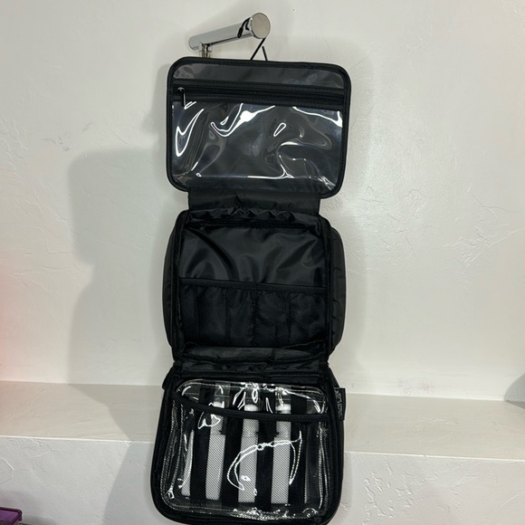 NWT Rachel Zoe black hanging 5 pc toiletry bag set - Picture 4 of 12